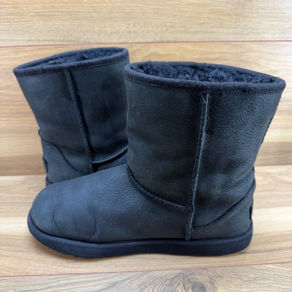 UGG Classic Short Boots Youth 5 Girls Nubuck Black Shearling Lined‎